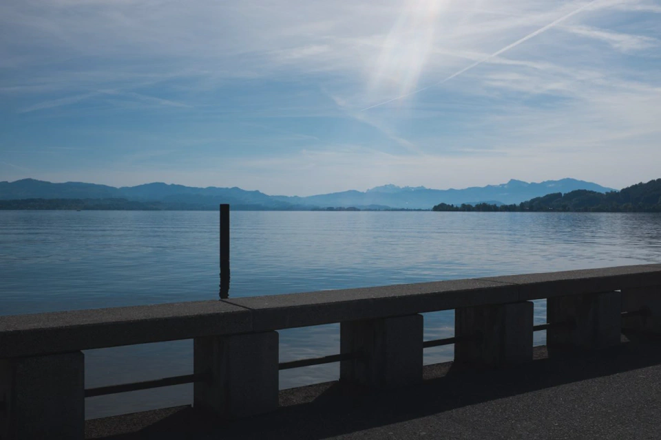 Lake Zürich at 9am.