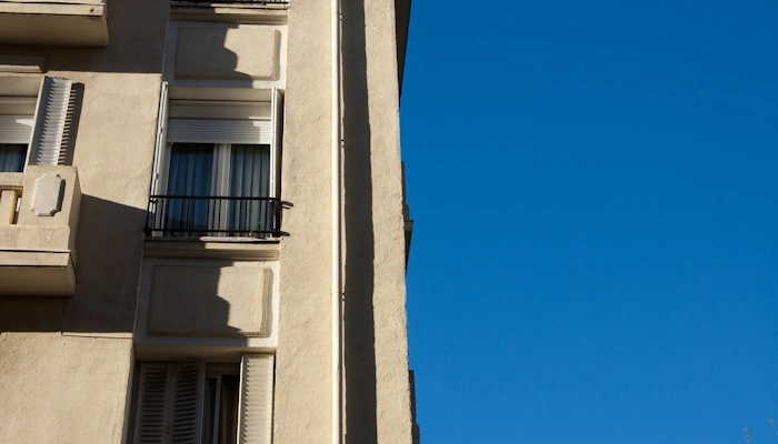 madrid-building-facade-sunny.webp