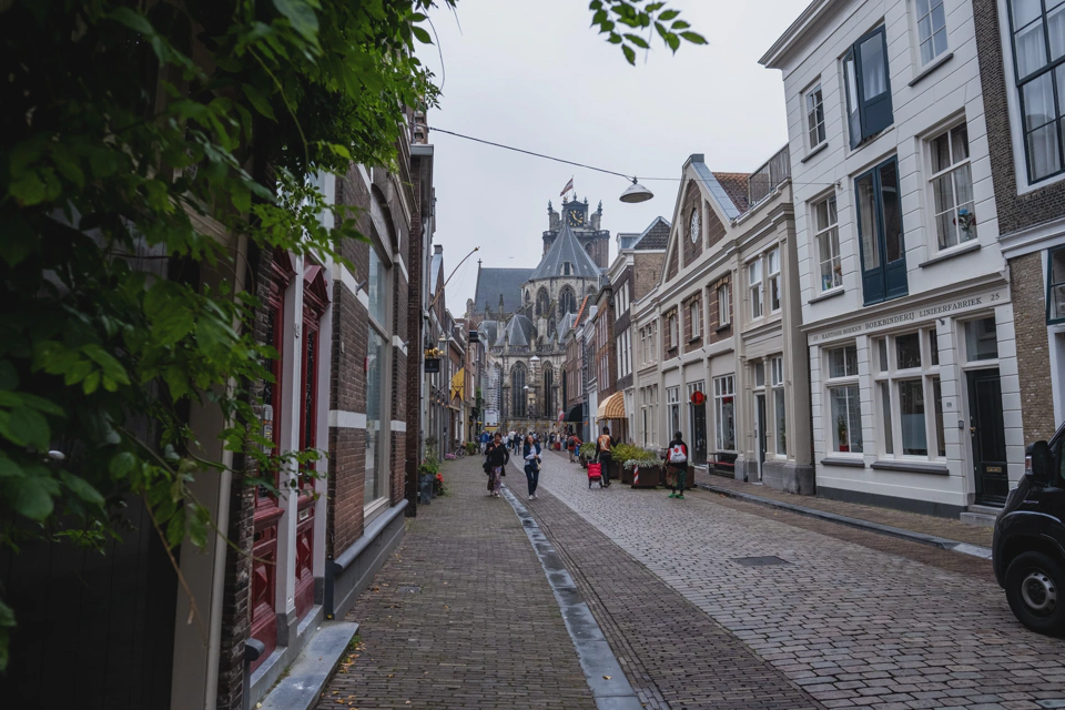 A street in Dordrecht with the Grote Kerk at the back.