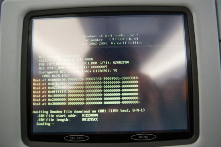 Ver que el sistema multimedia del avión usaba Windows CE y verlo fallar ya antes de despegar no me inspiró mucha confianza pero me refugié en las estadísticas . Por cierto, ¿alguien sabe si es habitual aplaudir al aterrizar? Nunca había visto a la gente aplaudir en un avión.