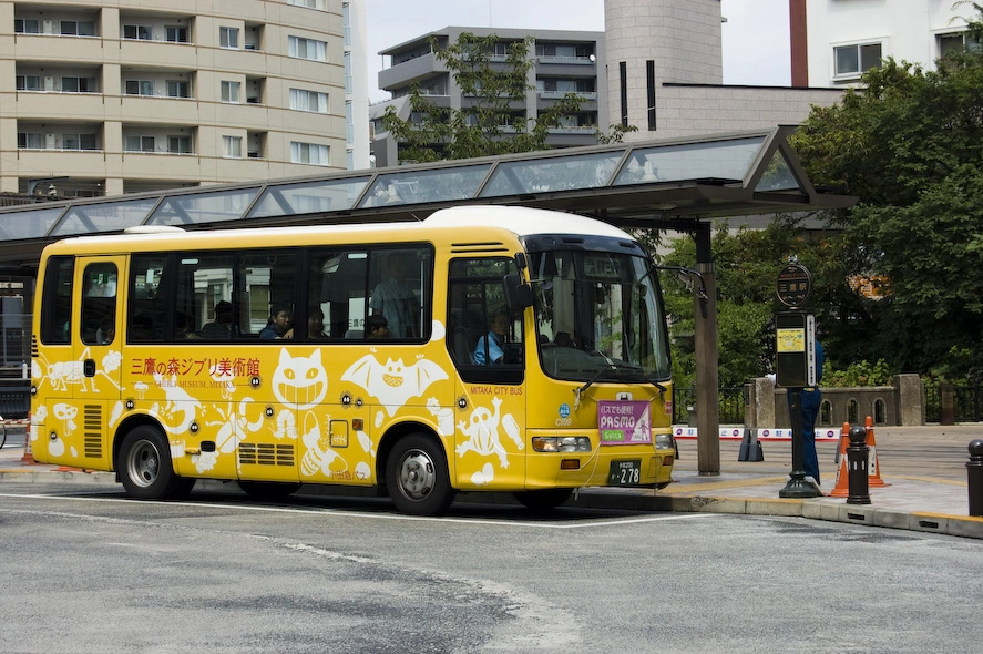 Este era el autobús que nos llevaba desde la estación de tren de Mitaka hasta el propio museo y luego de vuelta a la estación.