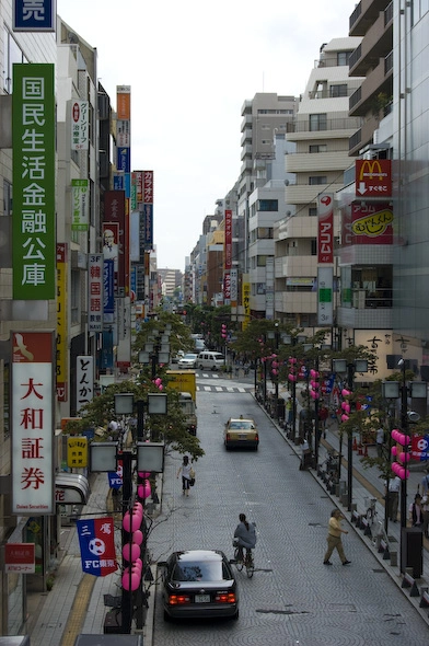 Y este el aspecto de una de las calles principales del tranquilo pueblo/ciudad que tenía más en común con Sendai que con Tokypo.