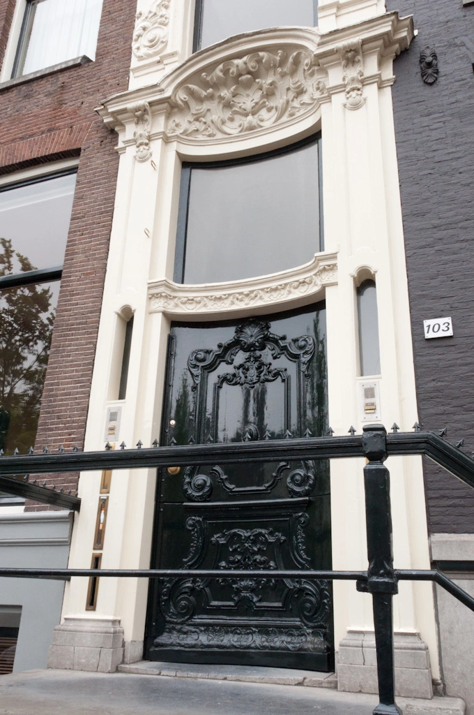 curved-elaborate-black-front-door-amsterdam.webp
